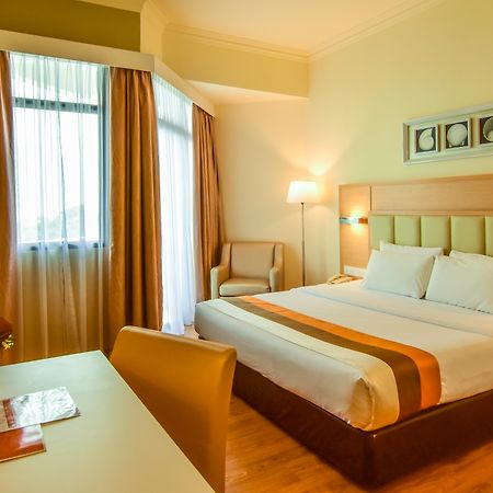 Hotel Sentral Seaview @ ​Beachfront Tanjung Bungah  Extérieur photo