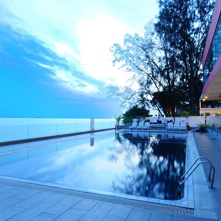 Hotel Sentral Seaview @ ​Beachfront Tanjung Bungah  Extérieur photo