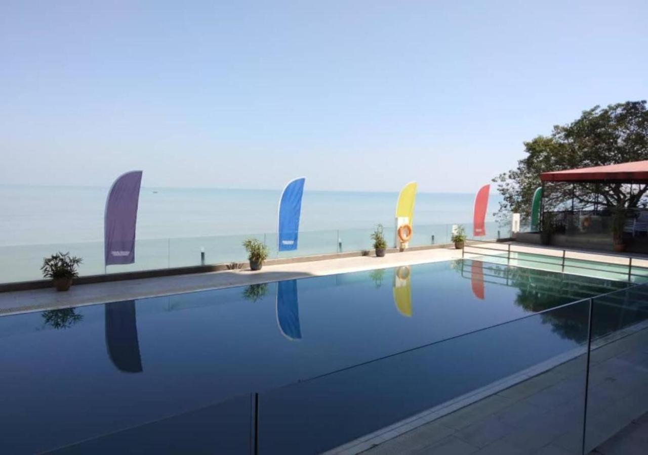 Hotel Sentral Seaview @ ​Beachfront Tanjung Bungah  Extérieur photo