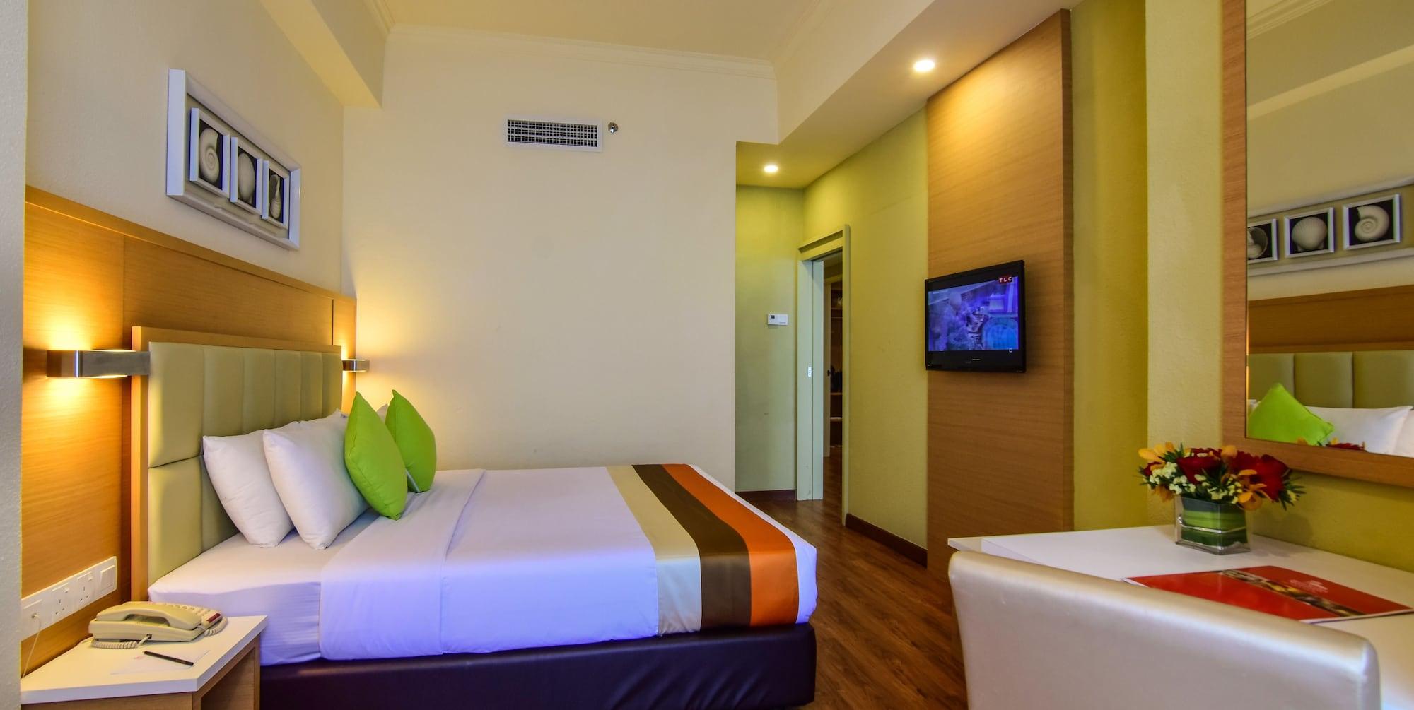 Hotel Sentral Seaview @ ​Beachfront Tanjung Bungah  Extérieur photo