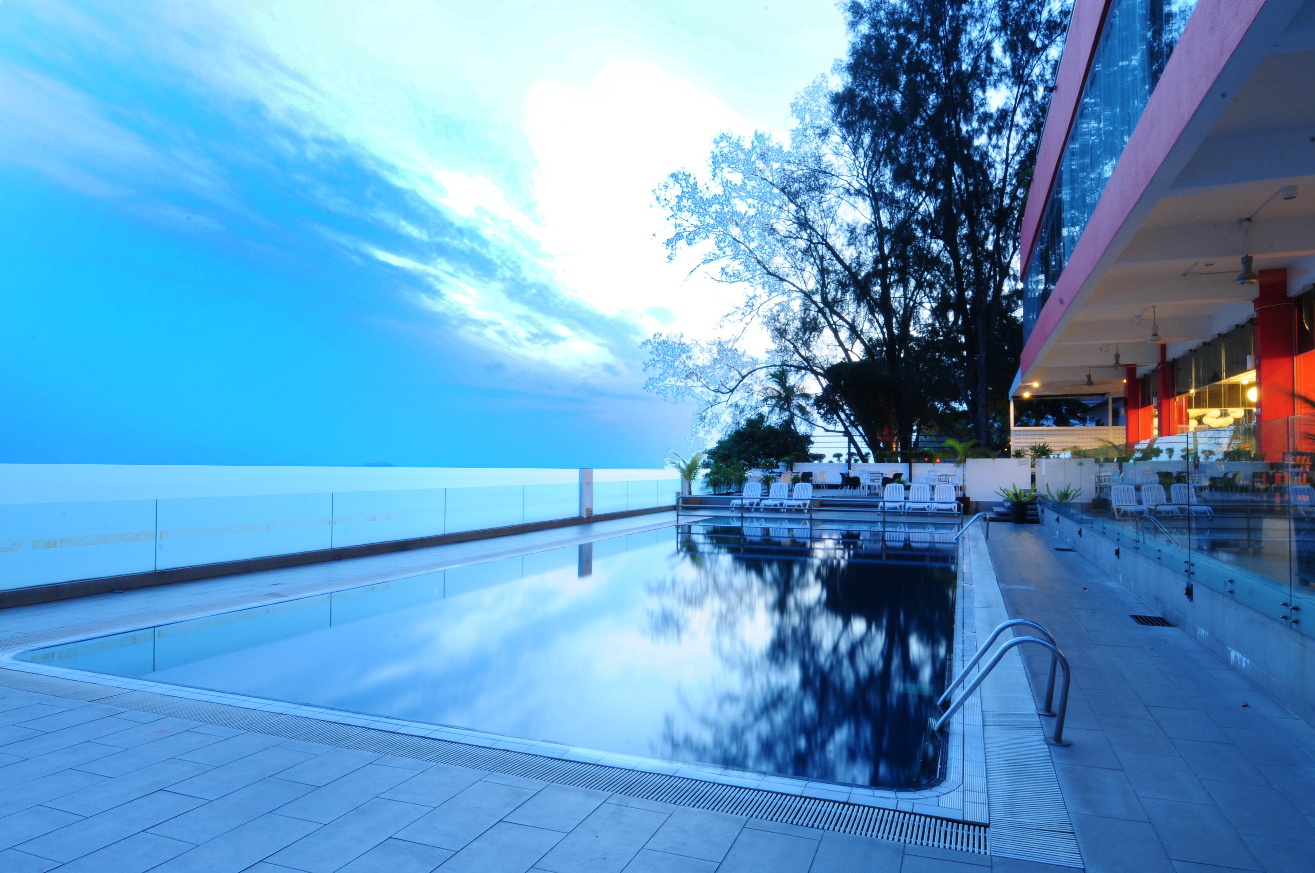 Hotel Sentral Seaview @ ​Beachfront Tanjung Bungah  Extérieur photo