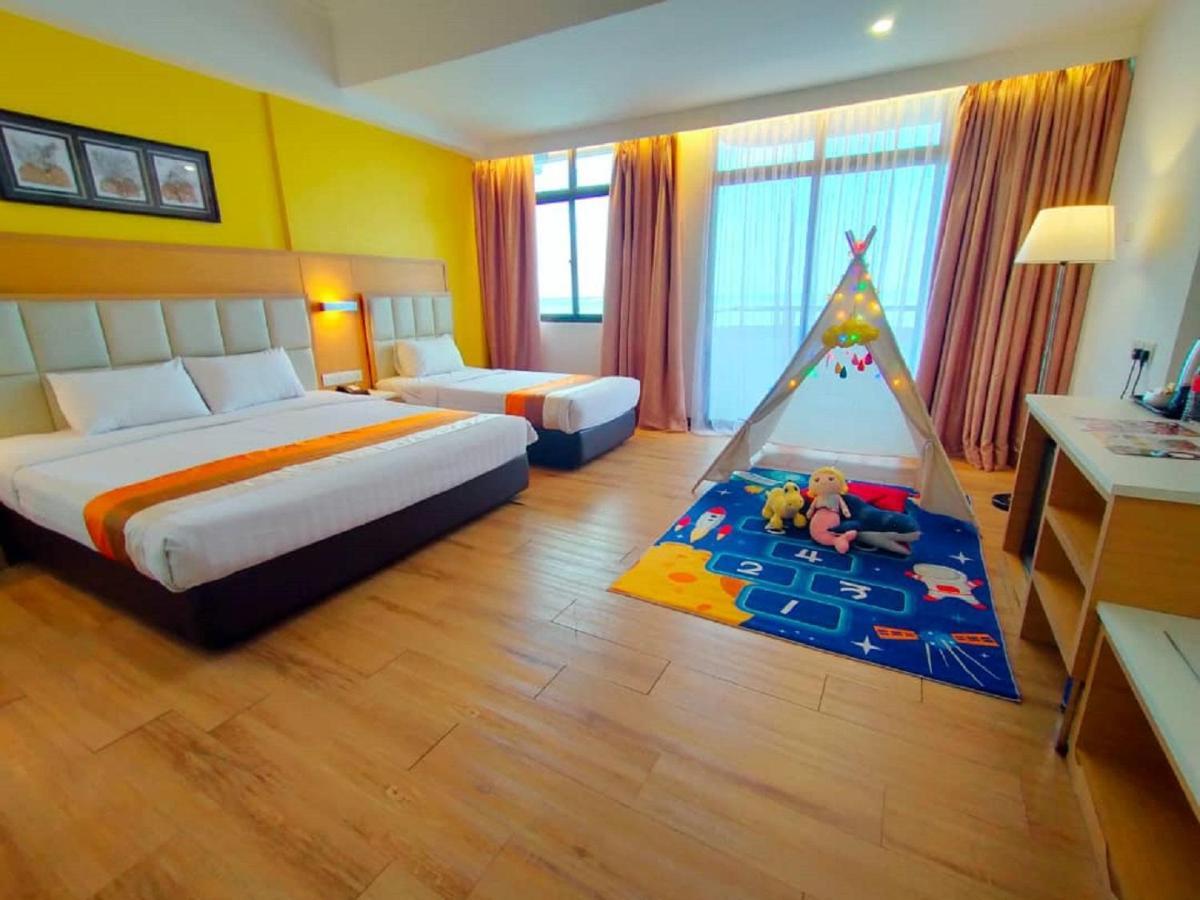 Hotel Sentral Seaview @ ​Beachfront Tanjung Bungah  Extérieur photo
