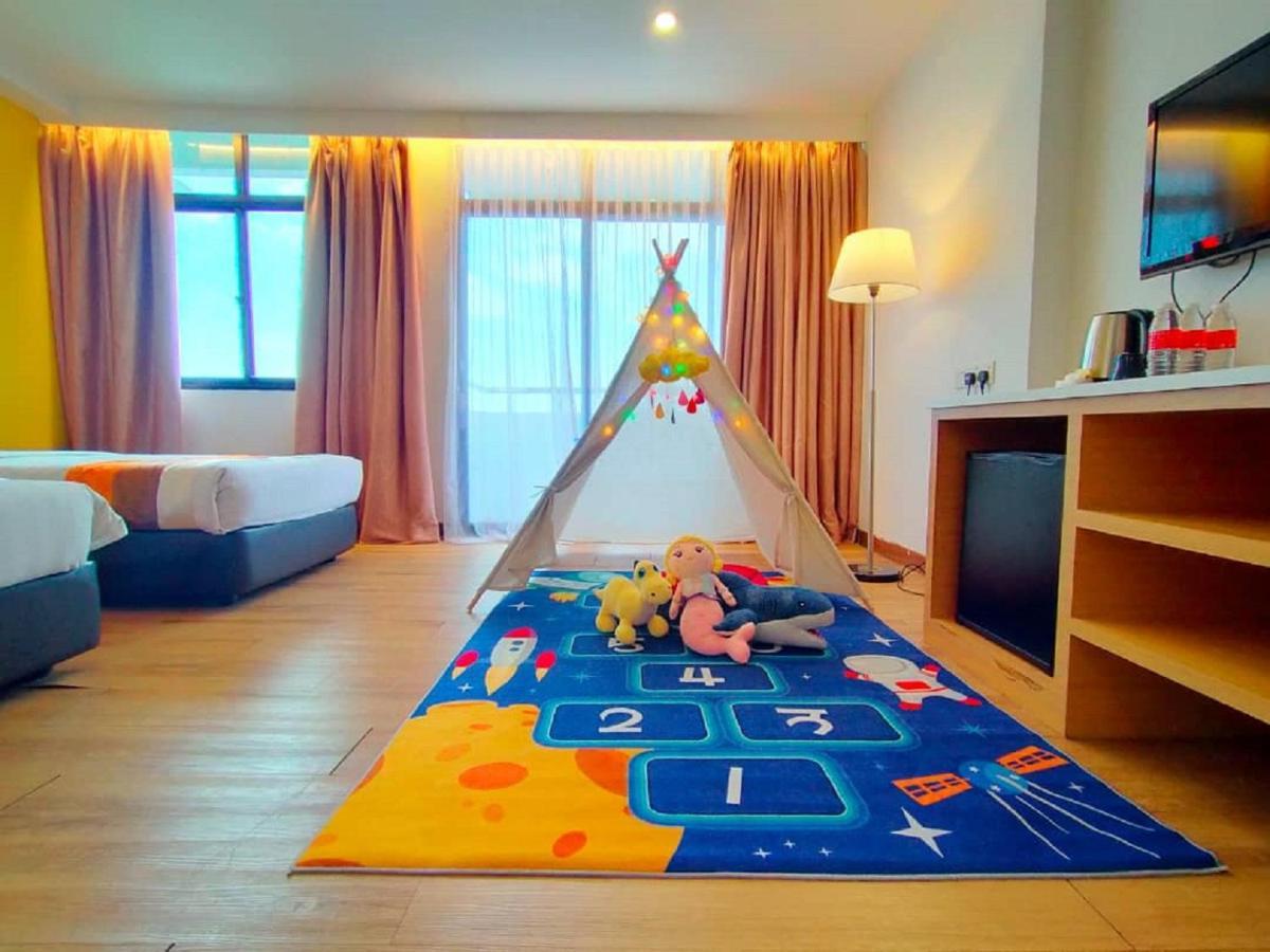 Hotel Sentral Seaview @ ​Beachfront Tanjung Bungah  Extérieur photo