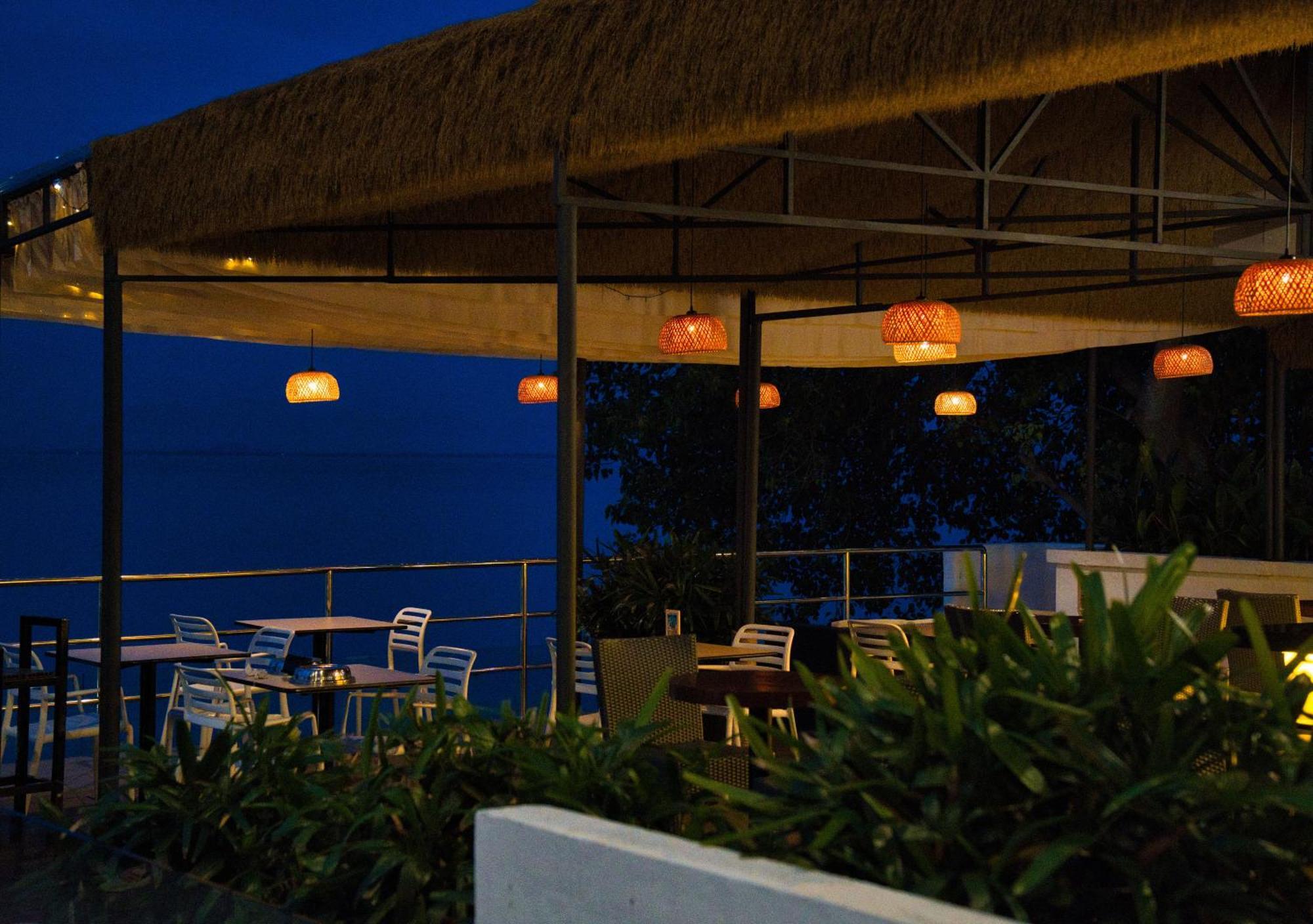 Hotel Sentral Seaview @ ​Beachfront Tanjung Bungah  Extérieur photo