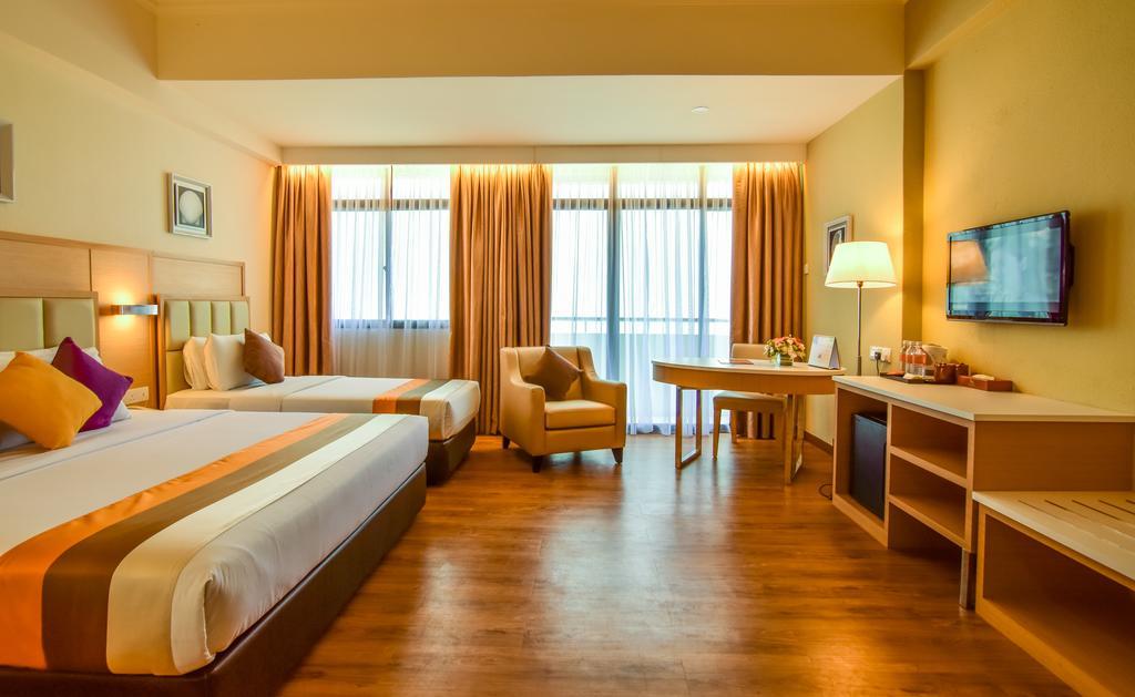 Hotel Sentral Seaview @ ​Beachfront Tanjung Bungah  Extérieur photo