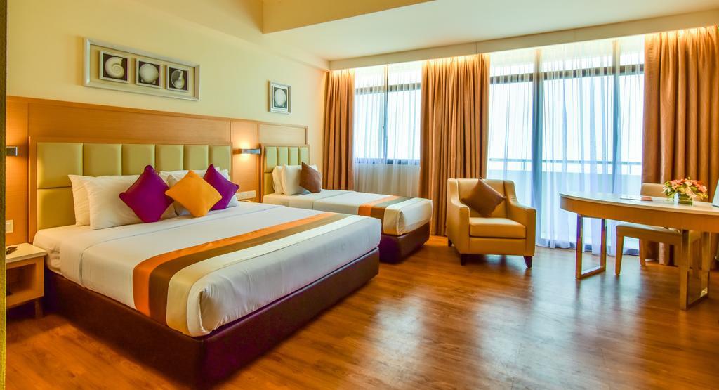 Hotel Sentral Seaview @ ​Beachfront Tanjung Bungah  Extérieur photo