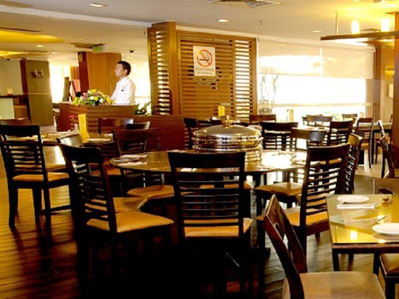 Hotel Sentral Seaview @ ​Beachfront Tanjung Bungah  Extérieur photo
