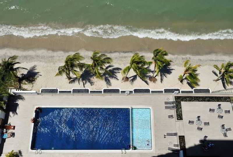 Hotel Sentral Seaview @ ​Beachfront Tanjung Bungah  Extérieur photo