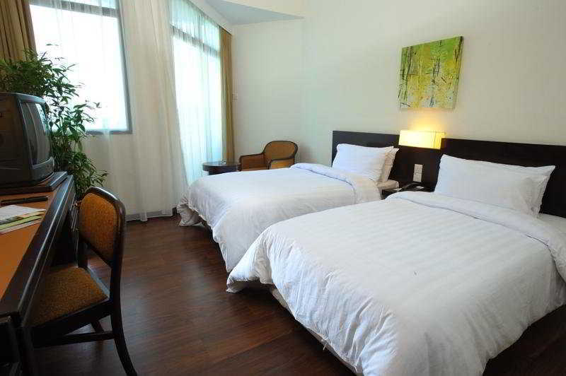 Hotel Sentral Seaview @ ​Beachfront Tanjung Bungah  Extérieur photo