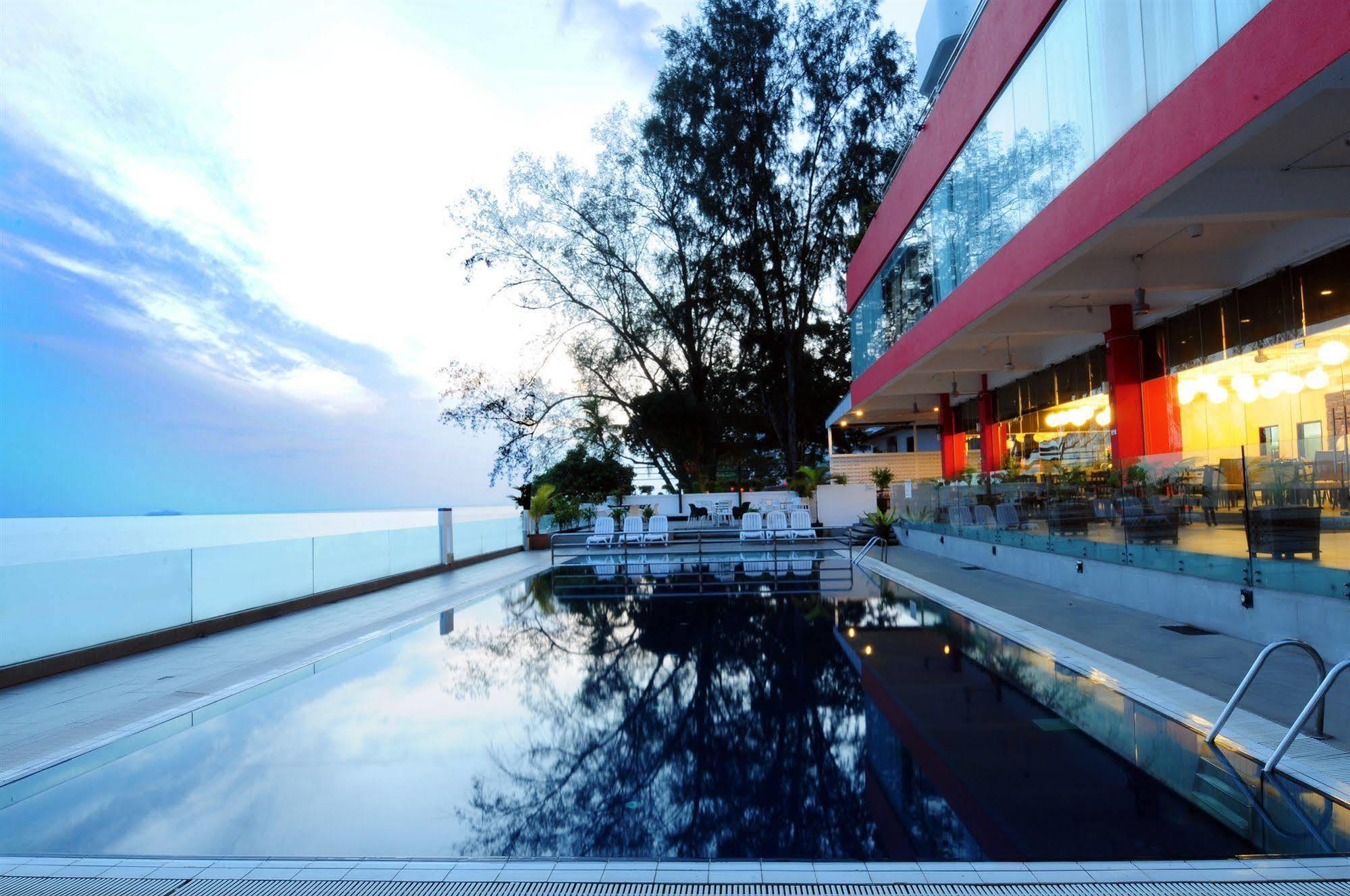 Hotel Sentral Seaview @ ​Beachfront Tanjung Bungah  Extérieur photo