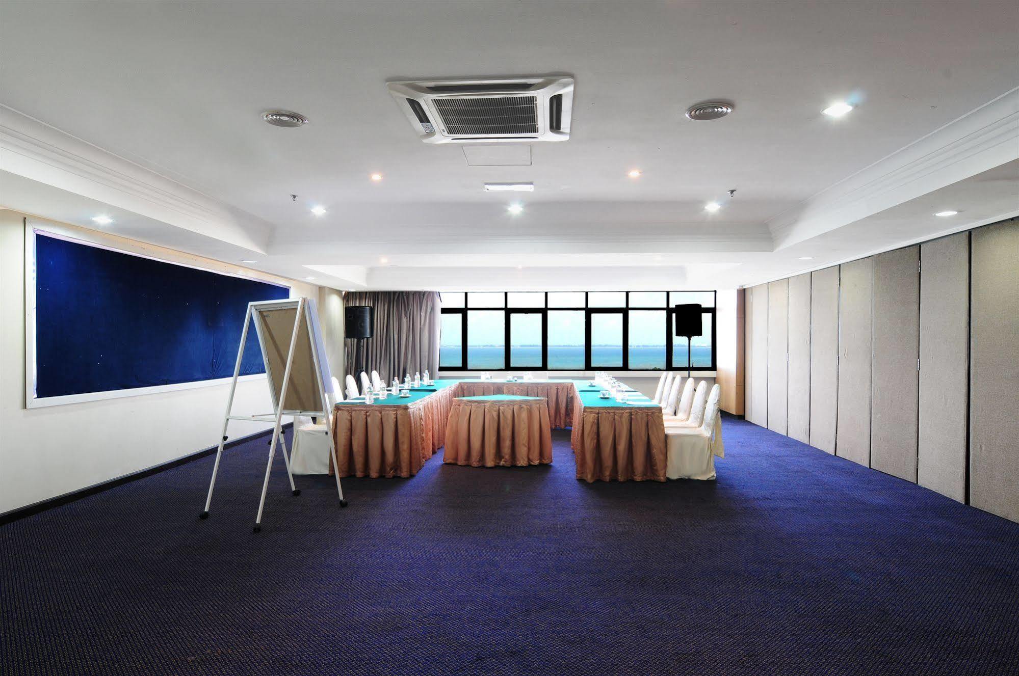 Hotel Sentral Seaview @ ​Beachfront Tanjung Bungah  Extérieur photo
