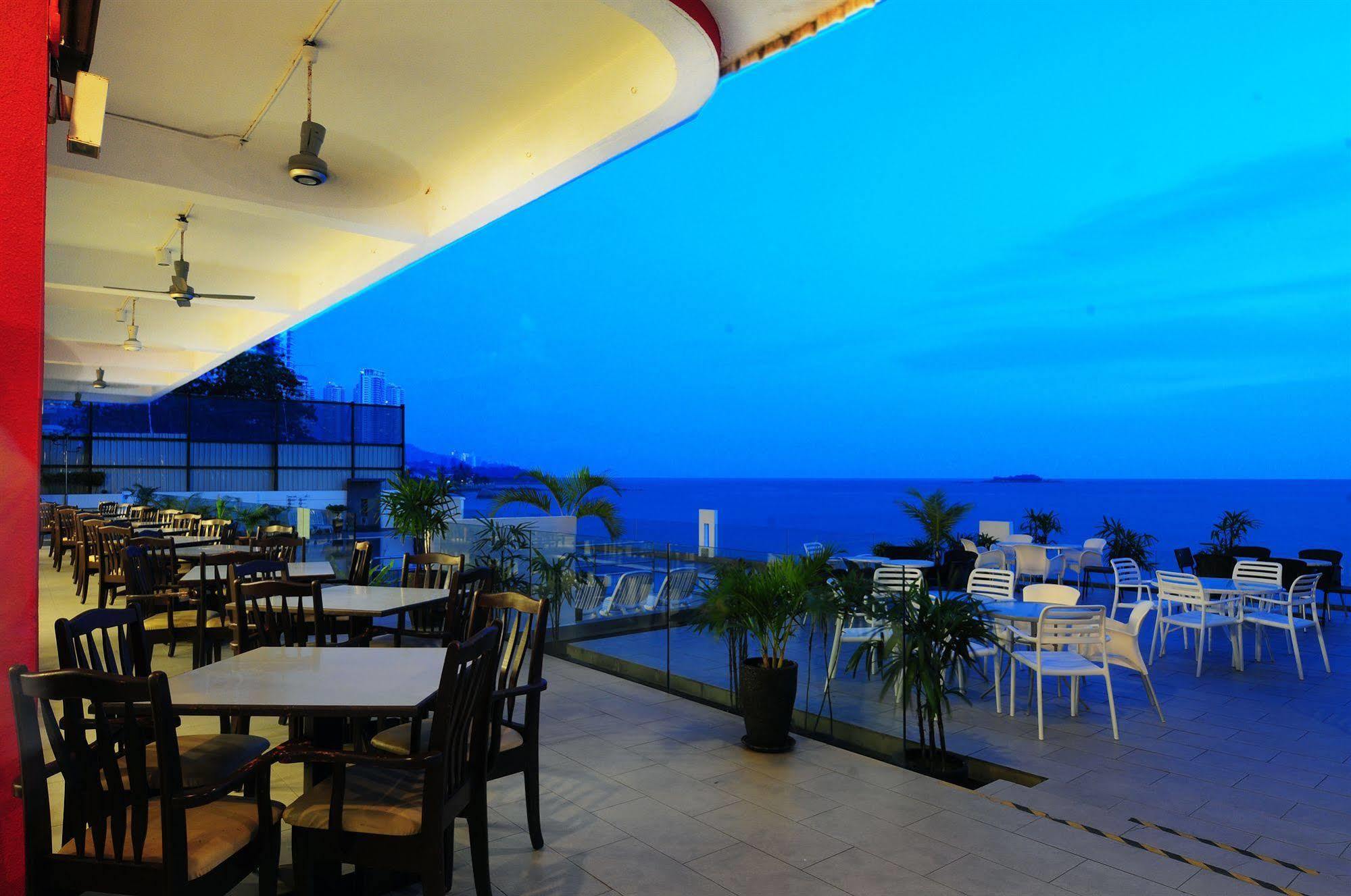 Hotel Sentral Seaview @ ​Beachfront Tanjung Bungah  Extérieur photo