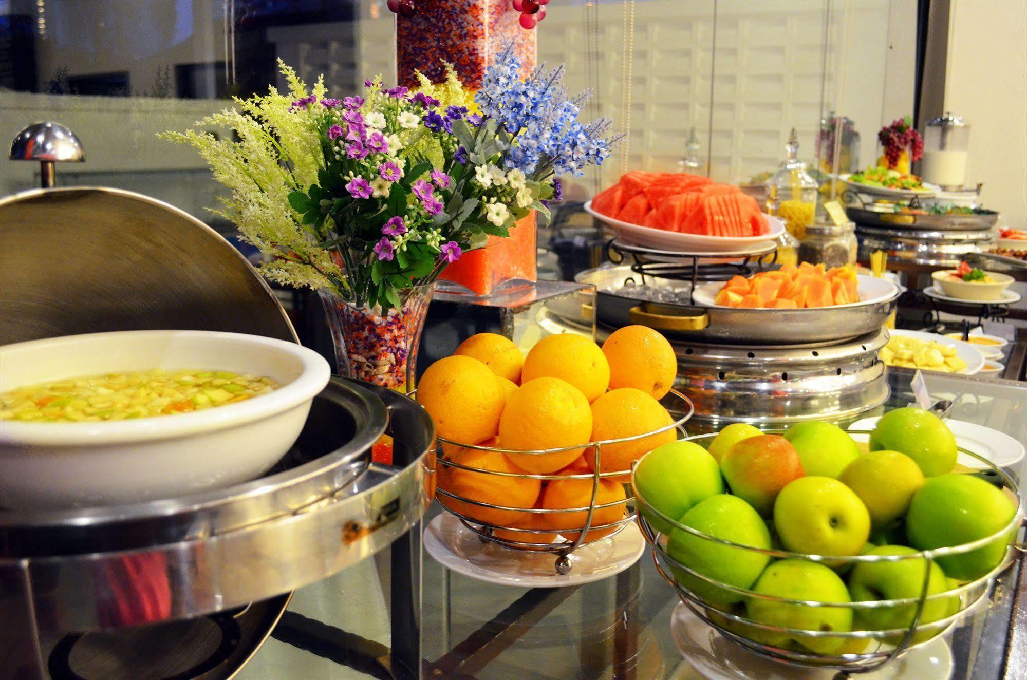 Hotel Sentral Seaview @ ​Beachfront Tanjung Bungah  Extérieur photo